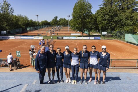Team im Kreis vor Auswärtsspiel in München