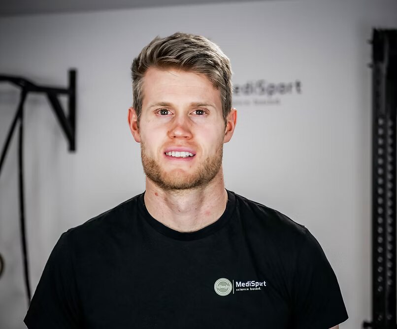 Physiotherapeutin versorgt Spielerin